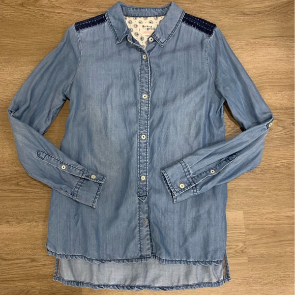 HOLDING HORSES Tops - Anthropologie holding horses Dakota embroidered buttondown chambray small tencel